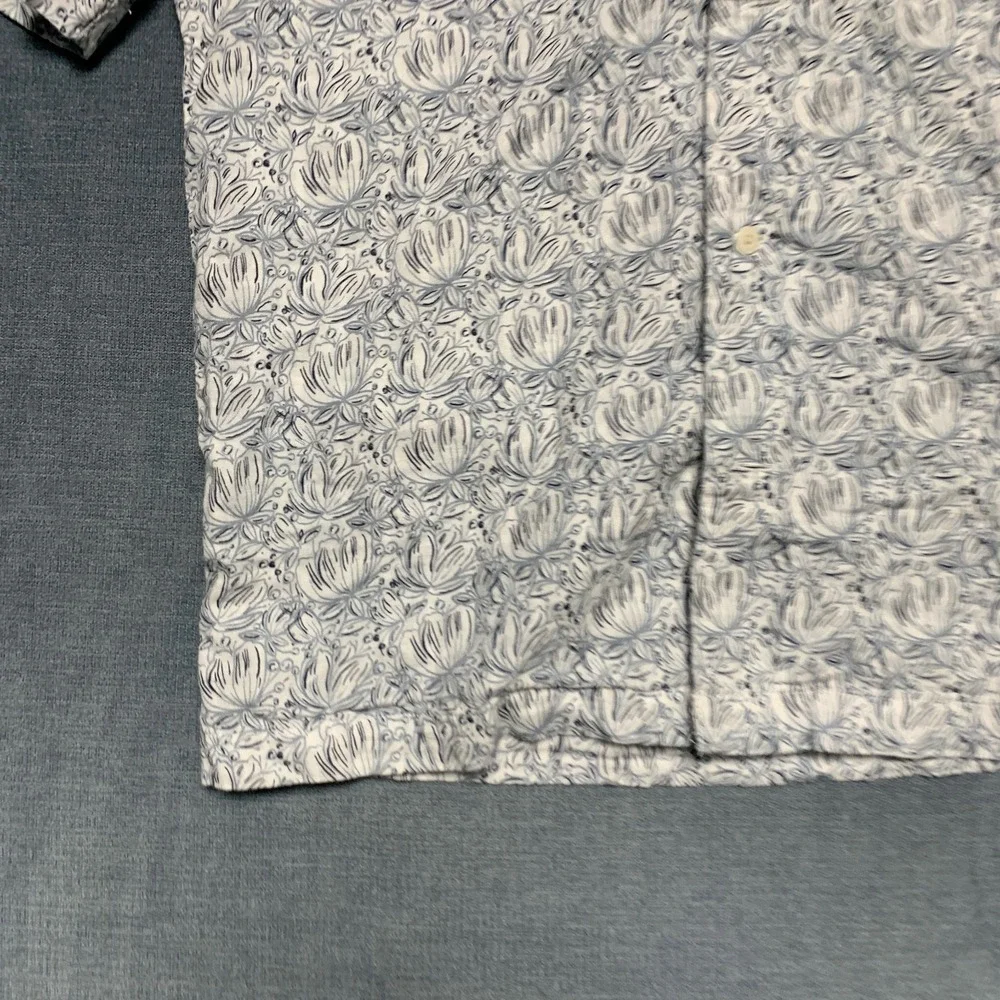 Levi's Camp Shirt Mens Medium White Blue Floral Botanical Beachwear Relaxed Fit